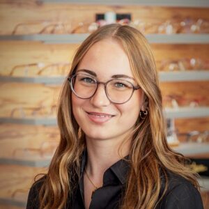 Emma Waschetzko, Auszubildende zur Augenoptikerin bei Paul Unger Augenoptik & Hörakustik